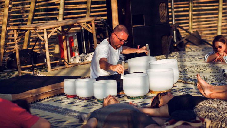 Khóa Đào Tạo Trị Liệu Âm Thanh & Sound Healing Với Bát Sóng Âm Pha Lê