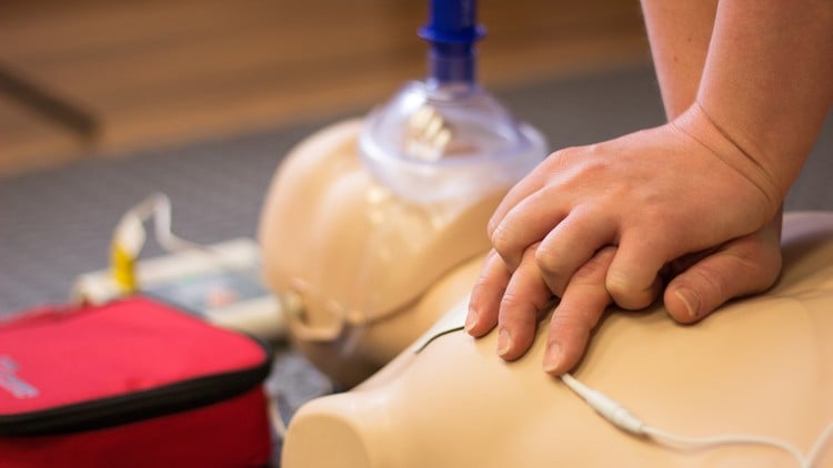 Sơ cứu & CPR - Hướng dẫn chuyên sâu về CPR, AED và xử lý hóc/nghẹt thở
