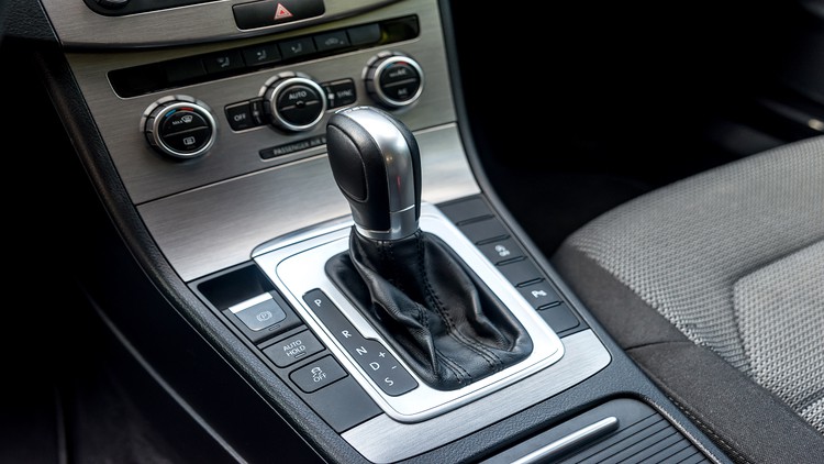 Học lái xe ô tô cho người mới bắt đầu (Xe số tự động)