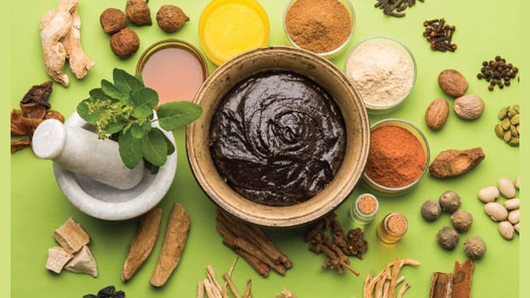 Nắm vững kỹ thuật pha chế dược mỹ phẩm thảo mộc cho tóc