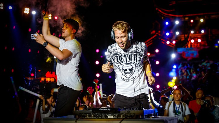 Cách Trở Thành DJ - Học Cách Làm DJ Online Ngay Hôm Nay