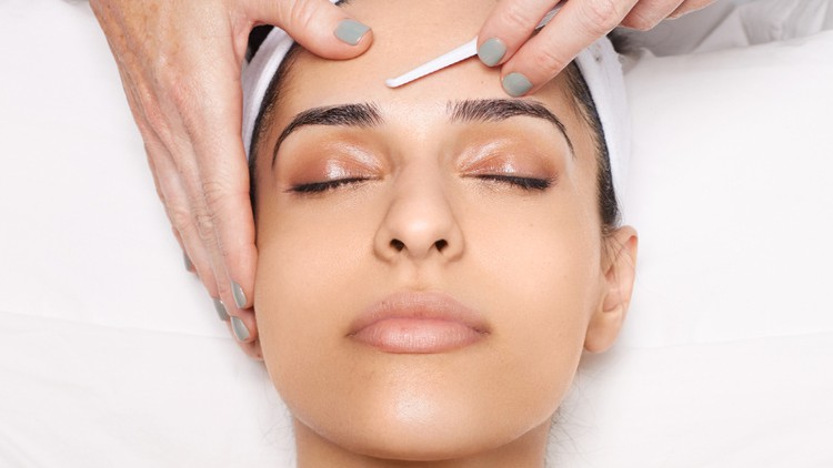 Chứng chỉ Dermaplaning Chuyên nghiệp kết hợp với liệu trình chăm sóc da mặt